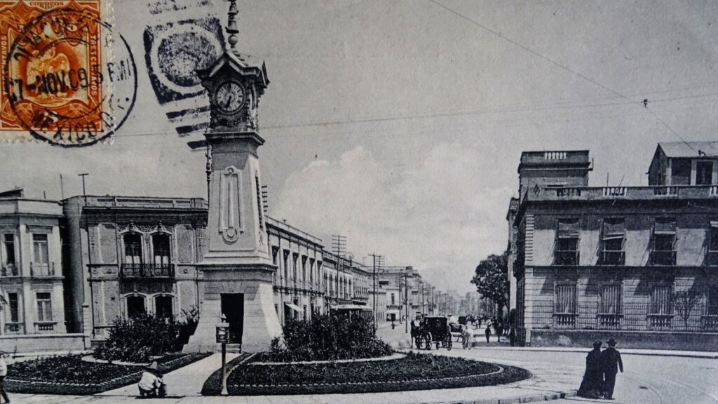 Antiguo Reloj Chino de Bucareli