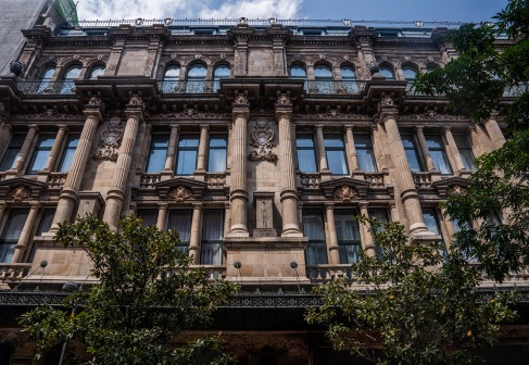 Fachada frontal gran hotel de la Ciudad de México