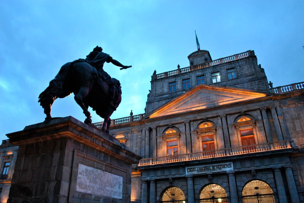 Palacio de minería y Caballito