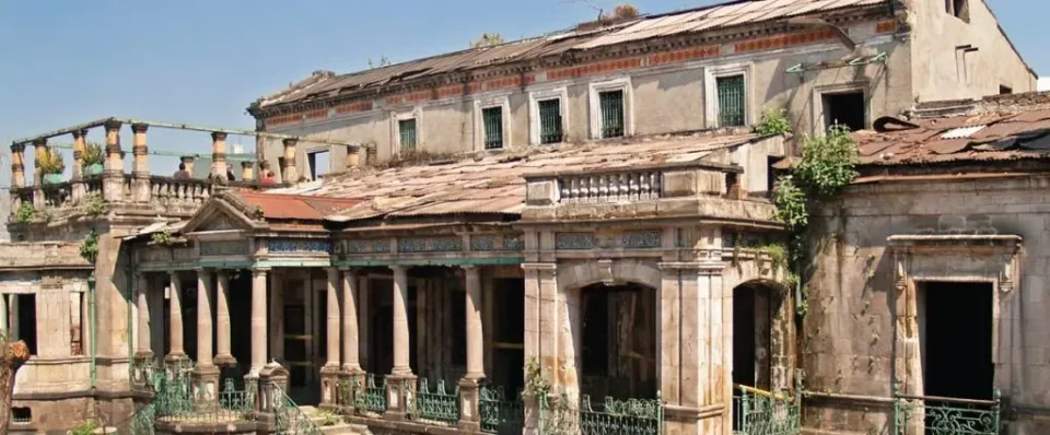 Casa Rivas Mercado Abandonada